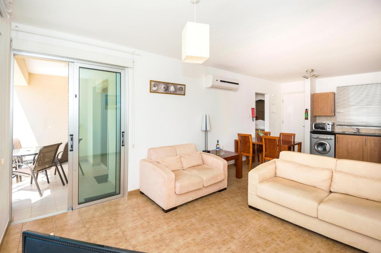 Seabreeze Apartment 200M Away From The Sea Паралимни Екстериор снимка