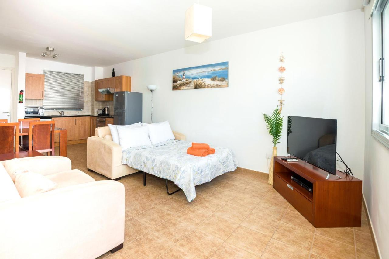 Seabreeze Apartment 200M Away From The Sea Паралимни Екстериор снимка