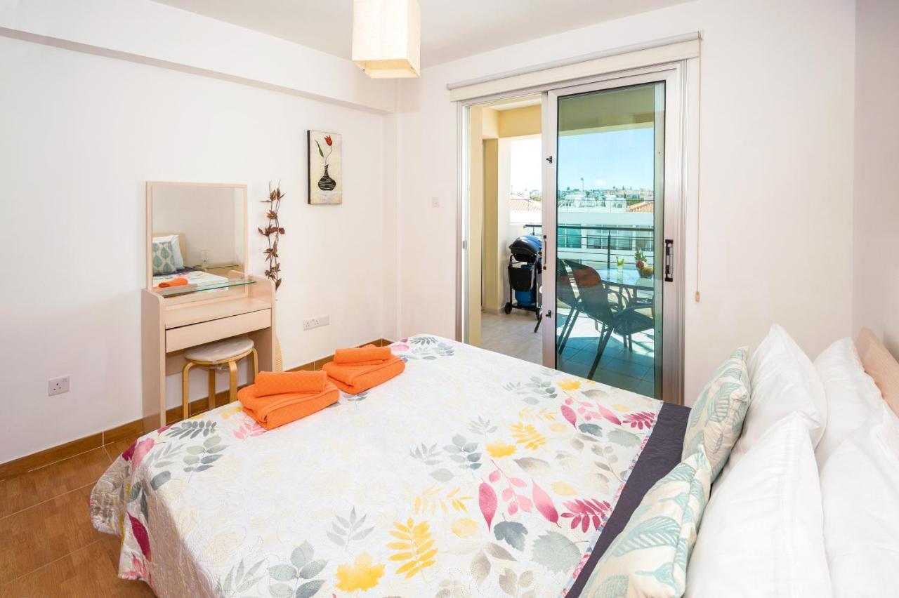 Seabreeze Apartment 200M Away From The Sea Паралимни Екстериор снимка