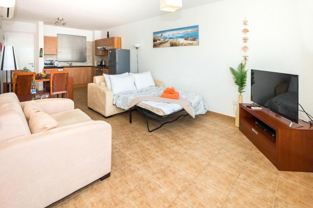 Seabreeze Apartment 200M Away From The Sea Паралимни Екстериор снимка