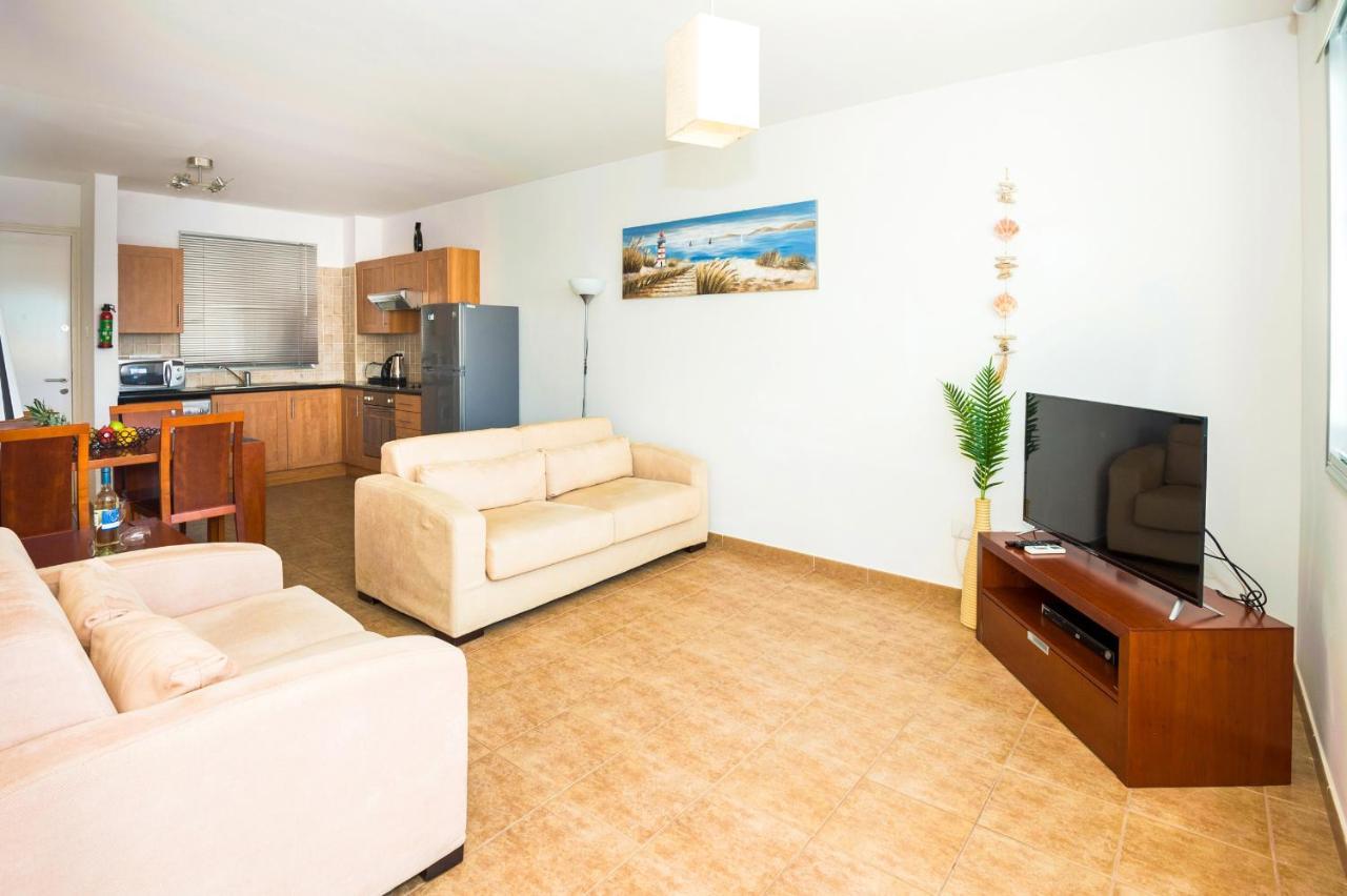 Seabreeze Apartment 200M Away From The Sea Паралимни Екстериор снимка