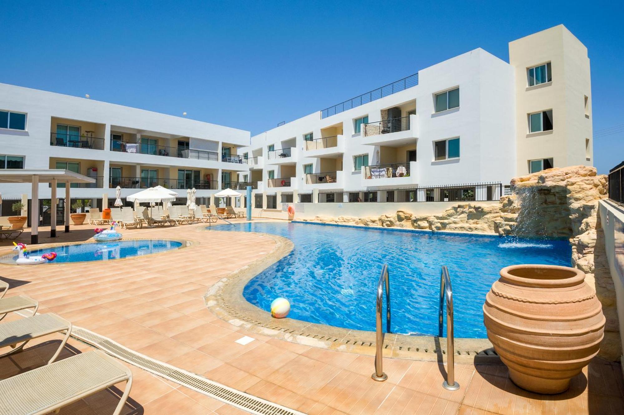 Seabreeze Apartment 200M Away From The Sea Паралимни Екстериор снимка