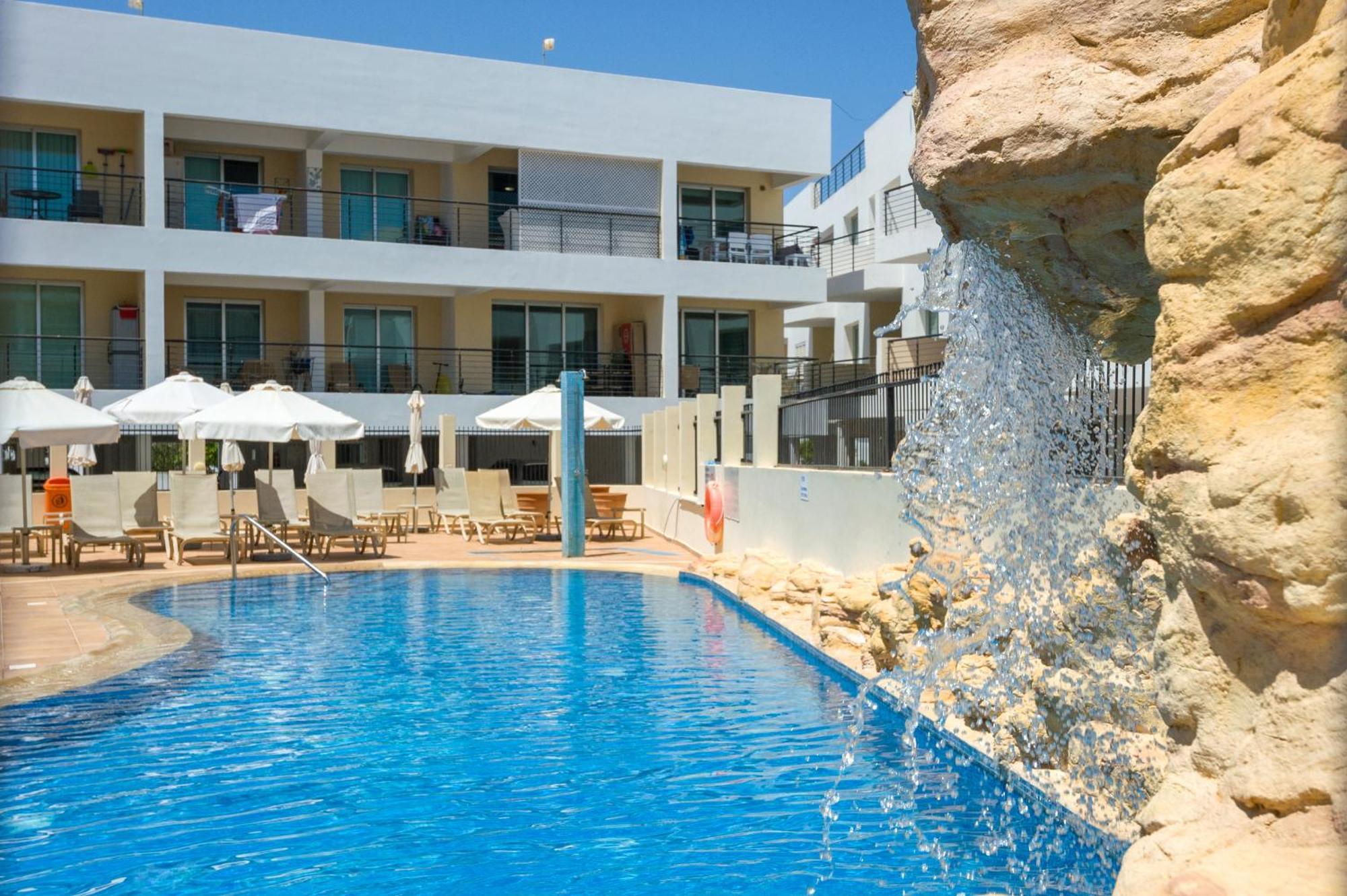 Seabreeze Apartment 200M Away From The Sea Паралимни Екстериор снимка