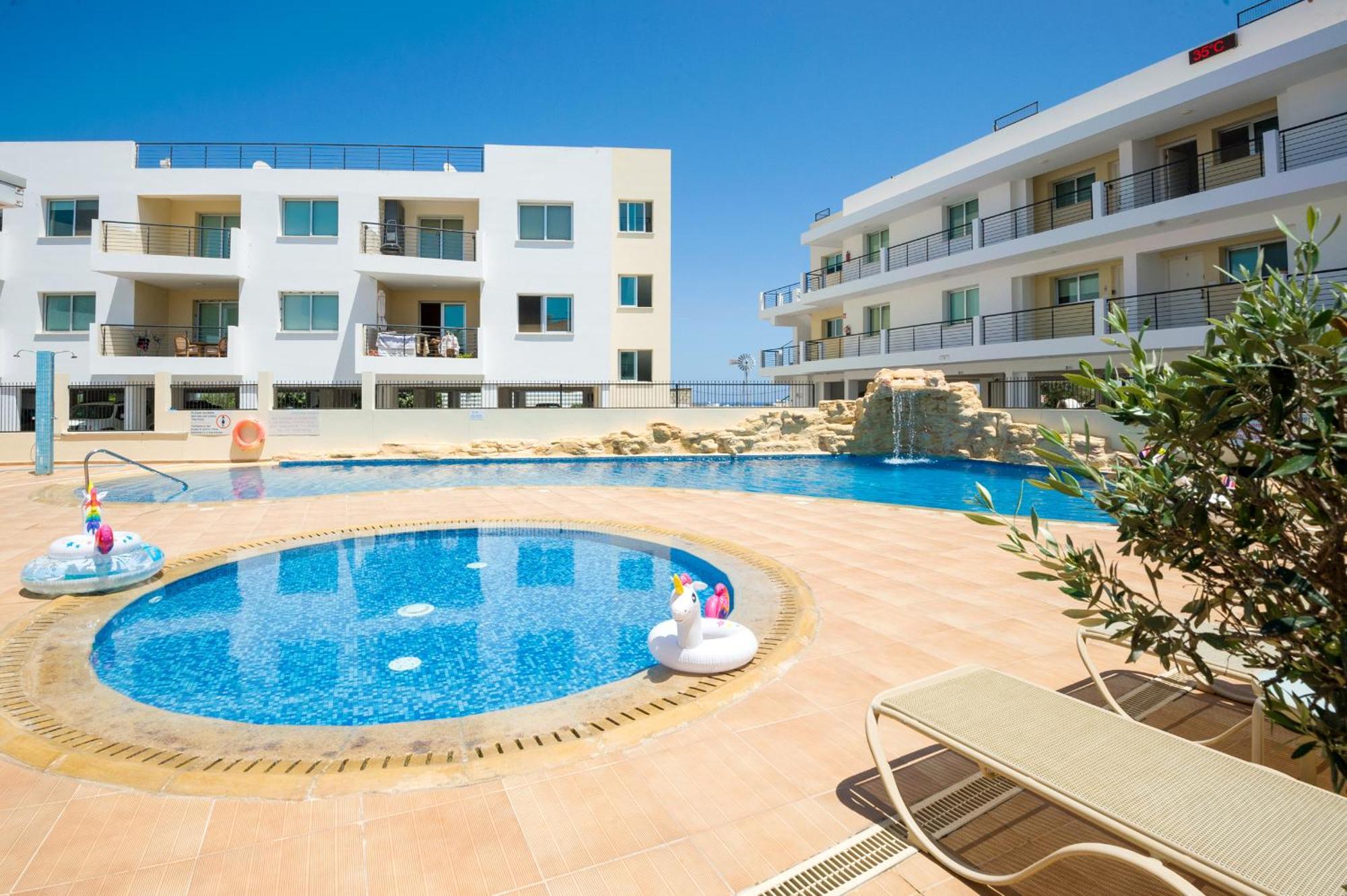 Seabreeze Apartment 200M Away From The Sea Паралимни Екстериор снимка