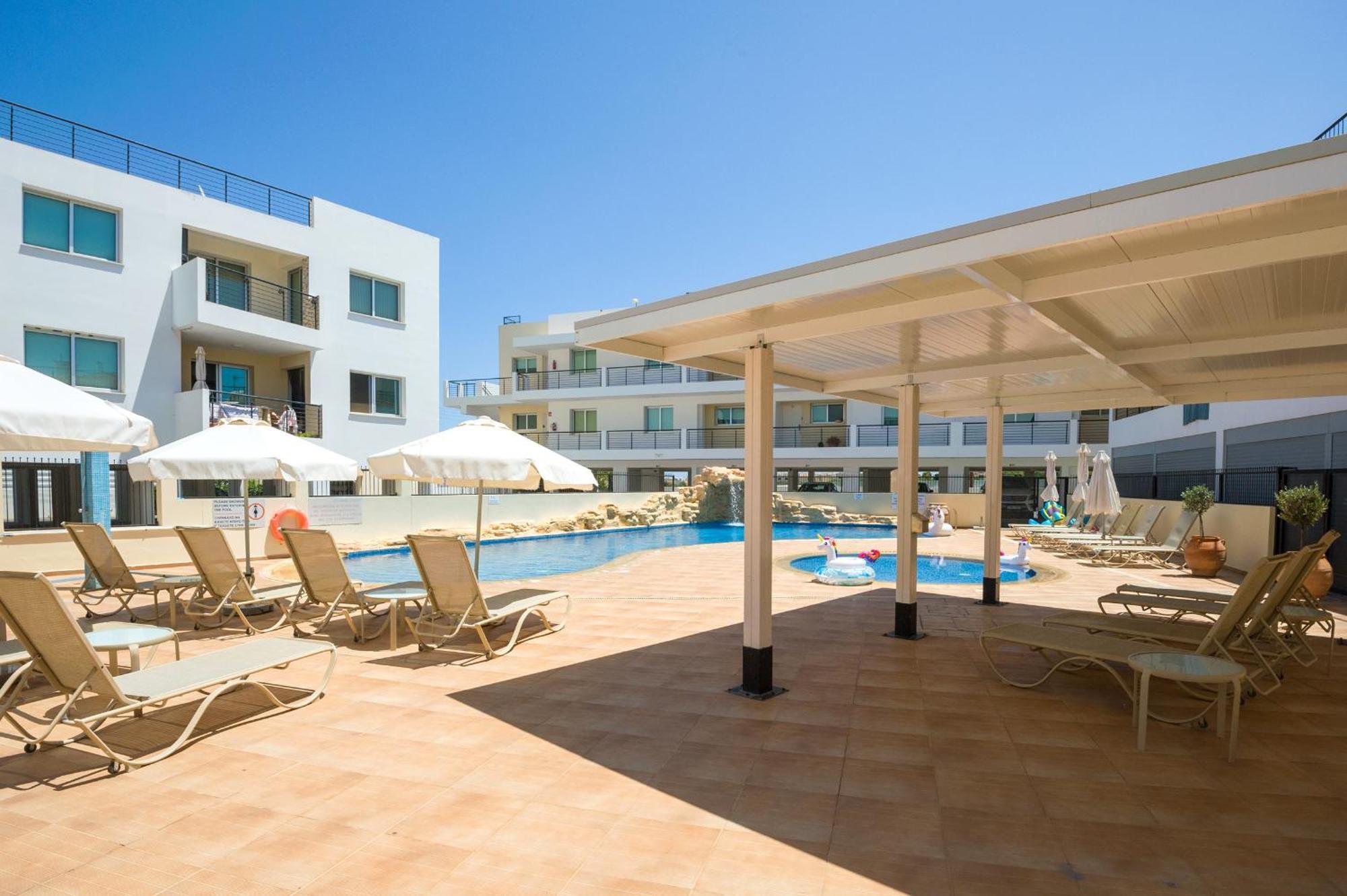 Seabreeze Apartment 200M Away From The Sea Паралимни Екстериор снимка